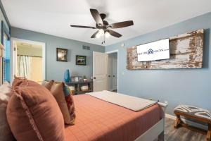 TV a/nebo společenská místnost v ubytování Red Cedar 601