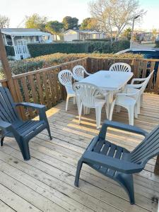 Imagen de la galería de MOBIL HOME Le Soleil,3CH,6PERS, en Port-la-Nouvelle 45 fotos más