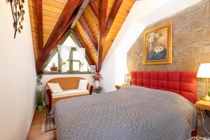 Postel nebo postele na pokoji v ubytování Kuća za odmor uz rijeku Slapnica, u Parku prirode Žumberak, finska sauna i jacuzzi