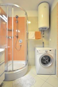Kúpeľňa v ubytovaní Cozy beach apartment Split