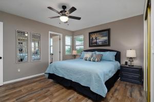 Postel nebo postele na pokoji v ubytování Red Oak 916 + 47 fotografií