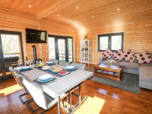 a living room with a table and a couch at Alpaca Lodge in Grantham