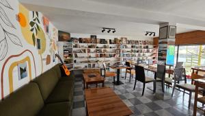 Predel za sedenje v nastanitvi Traveler Hostel