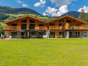 Phong cảnh thiên nhiên gần nhà gỗ +3 ảnh