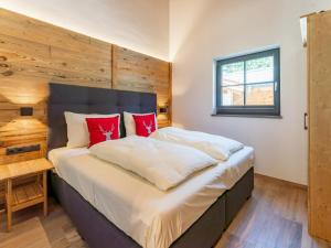 Giường trong phòng chung tại Tauernlodge Amadeiro Im Pongau