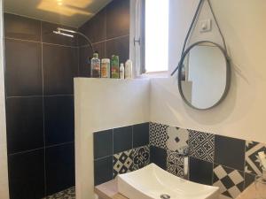 Ένα μπάνιο στο 15 rue des pierres seches