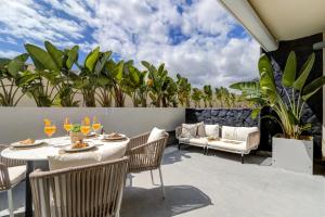 Et opholdsområde på SEA VIEW I POOL I PRIVATE GARAGE I WI-FI I WINE l COFFEE