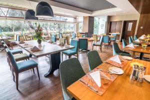 Um restaurante ou outro lugar para comer em Sonesta Hotel El Olivar
