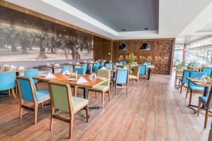Um restaurante ou outro lugar para comer em Sonesta Hotel El Olivar