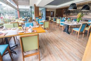Um restaurante ou outro lugar para comer em Sonesta Hotel El Olivar