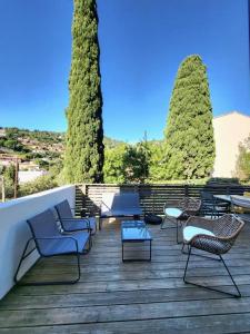 Balcone o terrazza di La Fossette - T2 avec terrasse, parking et wifi