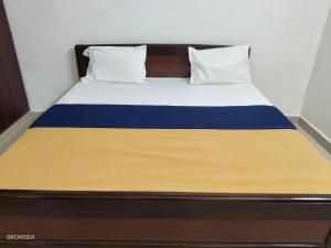 Postel nebo postele na pokoji v ubytování Lakshmibalajistayhome 1bhk&2bhk