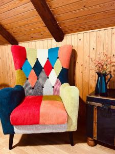 a chair with a colorful blanket on it in a room at Apartamento La Buhardilla del Boscache in San Juan de Plan