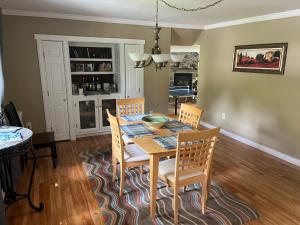 Nhà bếp/bếp nhỏ tại Lovely home near Stowe, shopping and trails