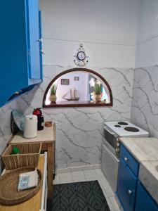 Kuchyň nebo kuchyňský kout v ubytování Captain's home loutraki