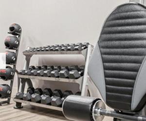 una sedia con un porta manubri di Flagship Boardwalk Resorts ad Atlantic City