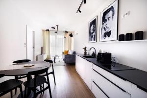 Kuchyňa alebo kuchynka v ubytovaní ONE Apartament WROCŁAW