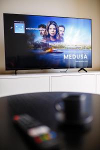Televízia a/alebo spoločenská miestnosť v ubytovaní ONE Apartament WROCŁAW