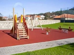 een speeltuin met een glijbaan bij Be in Paradise Villa in Esposende