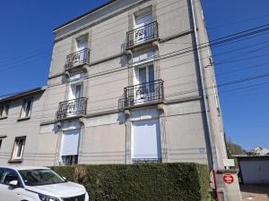 a white car parked in front of a building at Appartement cosy in Charleville-Mézières
