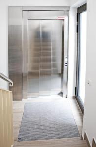 an elevator door in an office building with a carpet at Alte Druckerei Cicero in Norderney