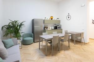 a kitchen and dining room with a table and chairs at Torre Civica in Troia