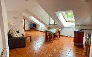 a living room with a table and a couch at Apartamentos Puente La Molina in Carreña de Cabrales