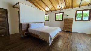 Ένα ή περισσότερα κρεβάτια σε δωμάτιο στο Casa Ohana