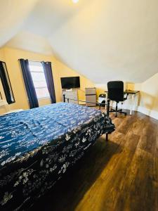 Ένα ή περισσότερα κρεβάτια σε δωμάτιο στο Spacious room Federal Hill next to Downtown with shared bathroom 34