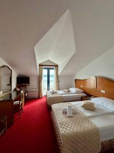 Postel nebo postele na pokoji v ubytování Hotel Bavaria Trogir