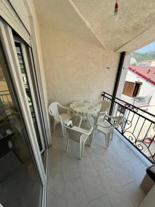 Apartment Perutović的阳台或露台