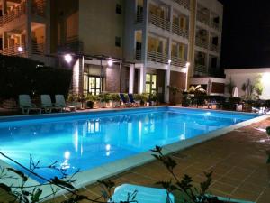 Bazén v ubytování Hotel Conchiglia d'Oro nebo v jeho okolí