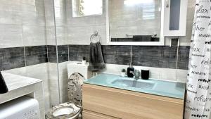 Koupelna v ubytování Nest on the beach Resort Apart + 25 fotografií