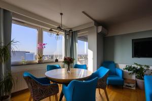 Χώρος καθιστικού στο 2 poziomowy apartament -146 m2