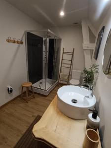 Bany a Chambres d'hôtes BELLE-VUE -Vue sur château