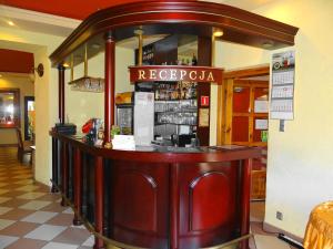 Lounge alebo bar v ubytovaní Hotel Sekwana + 21 fotografií