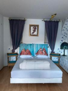 Rúm í herbergi á BnB122 bed&breakfast