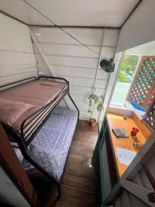 Postel nebo postele na pokoji v ubytování Backpackers Caribe Puerto Viejo