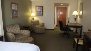 Posezení v ubytování Wingate by Wyndham Peoria - Complimentary Area Shuttle