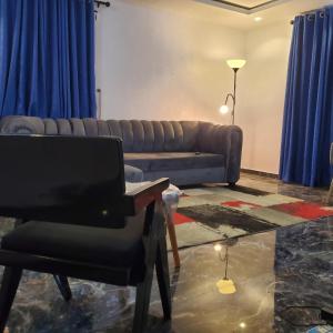 Χώρος καθιστικού στο WELTONS Apartment BABA YUSUF