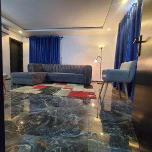 Χώρος καθιστικού στο WELTONS Apartment BABA YUSUF