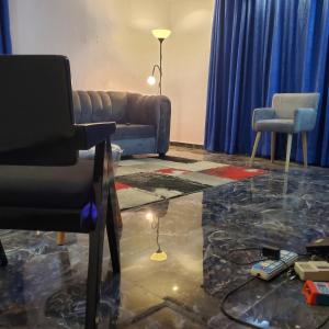 Χώρος καθιστικού στο WELTONS Apartment BABA YUSUF