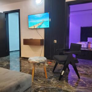 Μια τηλεόραση ή/και κέντρο ψυχαγωγίας στο WELTONS Apartment BABA YUSUF