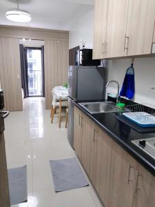 Cozy and Affordable Condo near MOA and Airport with Wifi 069廚房或簡易廚房 +16 張相片