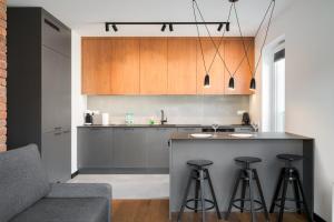 Kuchyň nebo kuchyňský kout v ubytování Praga Grochowska Unique Apartment by BookingHost