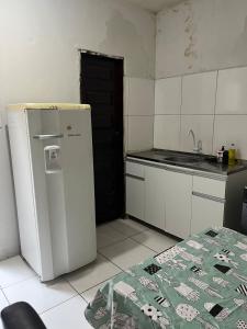 Η κουζίνα ή μικρή κουζίνα στο Casa Mobiliada +1 φωτογραφίες