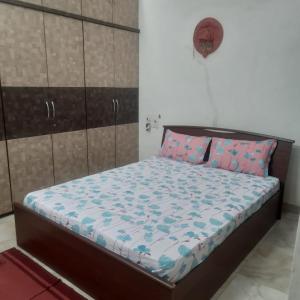 a bedroom with a bed and cabinets in it at Beautiful AC Room, Best Location, Furnished with Kitchen, TV, Fridge, Washing Machine etc at Pachpedinaka Raipur in Raipur