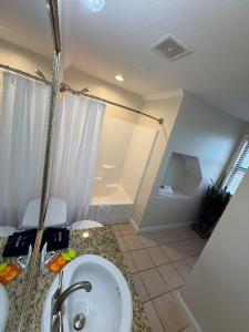 Koupelna v ubytování Spacious & Bright Lake Cabin, pet friendly, 8 beds + 11 fotografií