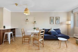 a living room with a blue couch and a table at Central 1bedroom apartment in Montréal +11 photos