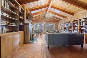 صورة لـ Mid-Century-Modern Mountain Gem في بليسرفيل